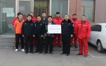 交警大隊(duì)深入?；\(yùn)輸公司進(jìn)行春運(yùn)安全檢查